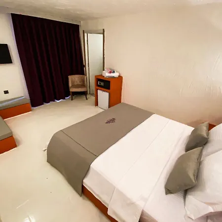 Tek Han Hotel *