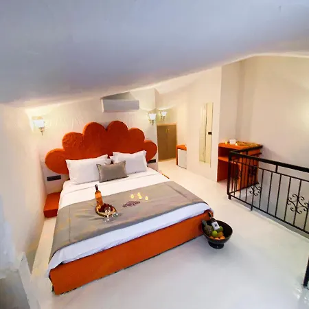 Hotel Tek Han Alacati